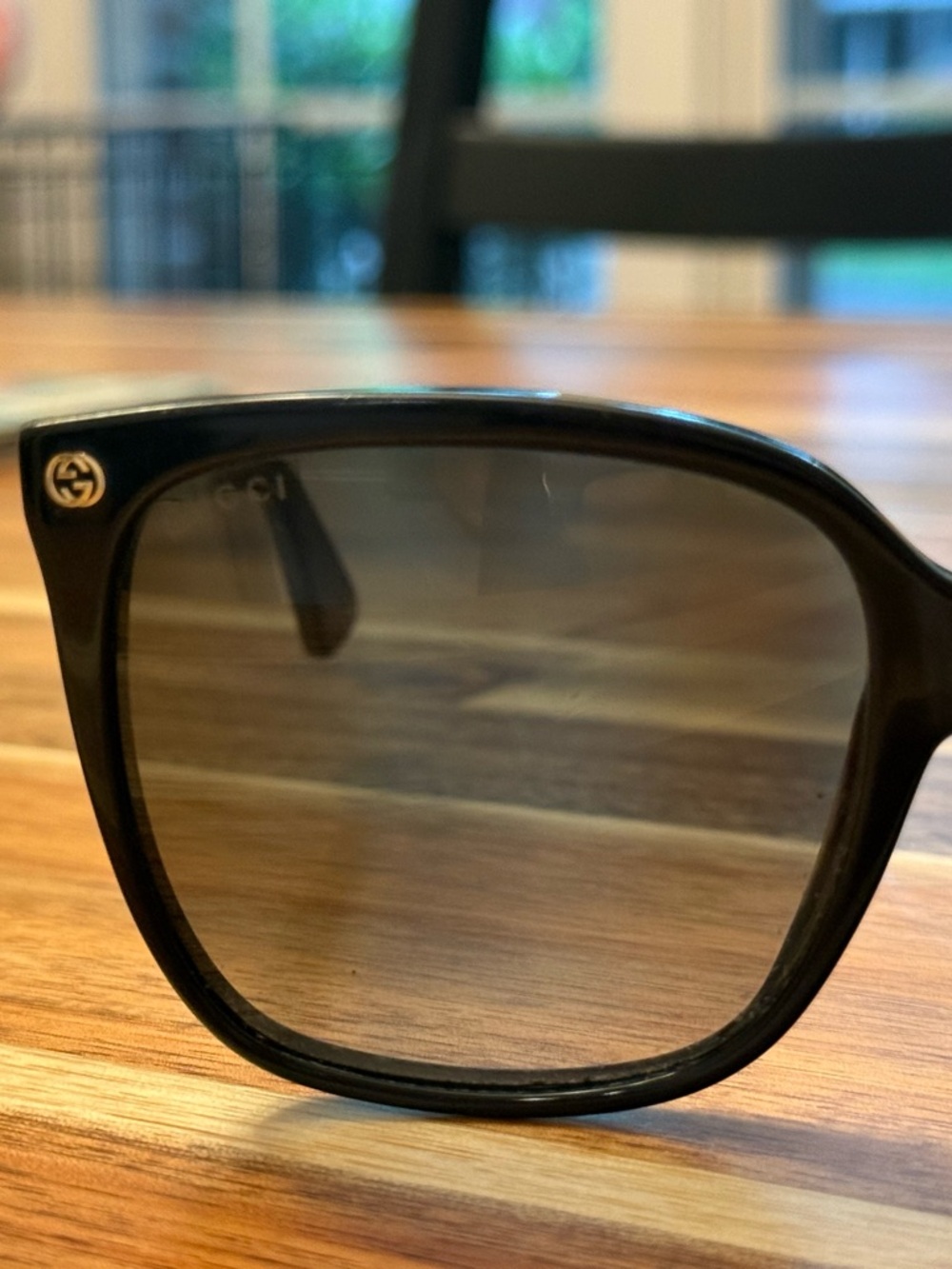 Gucci Women’s Black Sunglass - Picture 2 of 6